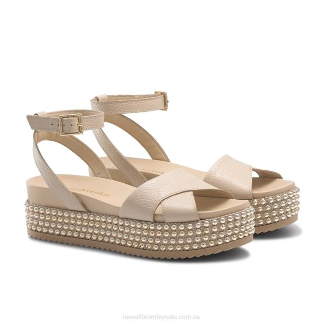 kvinnor rodna Russell And Bromley sandal i platt form av guldgruva pärlor T4XZ375